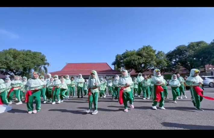 Parade Ekstrakurikuler di Pendopo Kabupaten Cilacap